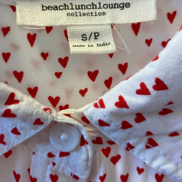 beachlunchlounge ❤️ print blouse NWOT (Perfect for ❤️ Day!) - Picture 2 of 3